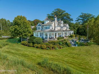16 Indian Point Lane