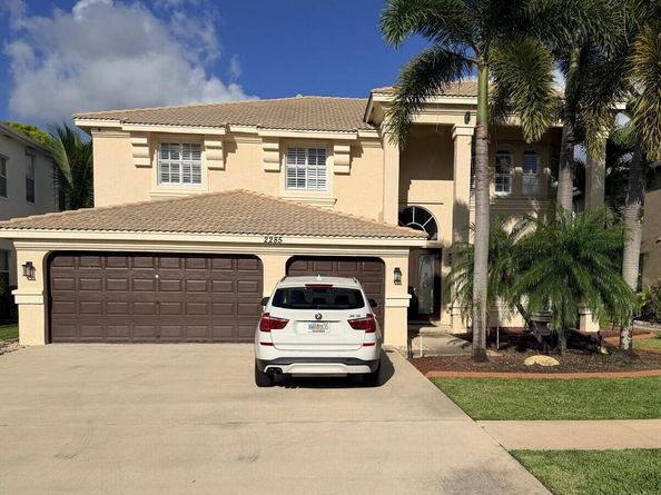 2285 Ridgewood Circle, Royal Palm Beach FL 33411
