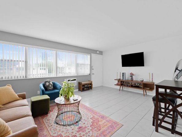 625 Antioch Ave 208, Fort Lauderdale FL 33304