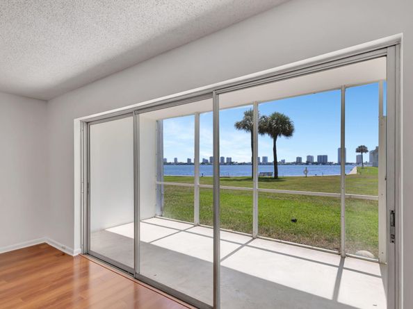 2936 Lake Shore Drive 108, Riviera Beach FL 33404