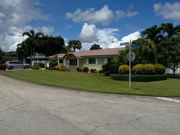 1915 Arabian Road W, Lake Clarke Shores FL 33406