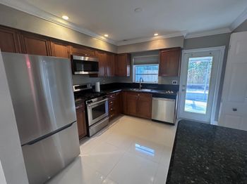 40 NE 48th St