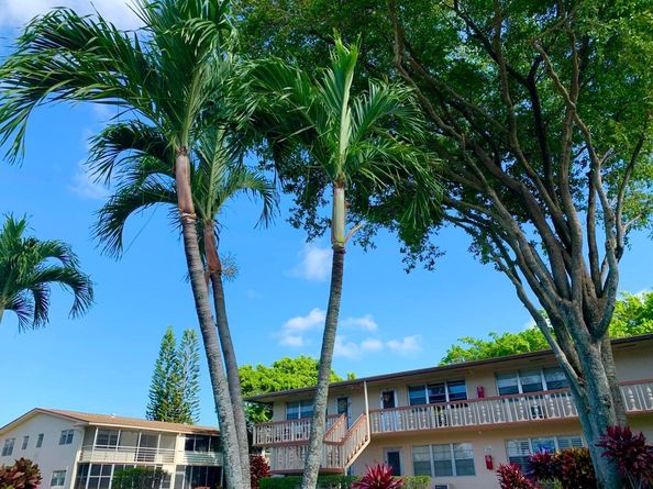 116 Canterbury E, West Palm Beach FL 33417