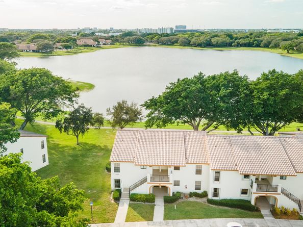 2900 Olivewood Terrace 201, Boca Raton FL 33431