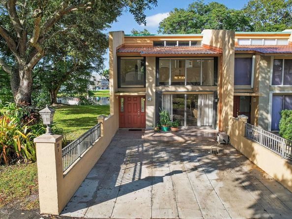 721 E Coco Plum Cir 5, Plantation FL 33324