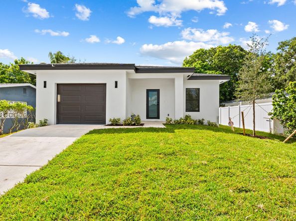 2810 NW 7th Street, Fort Lauderdale FL 33311