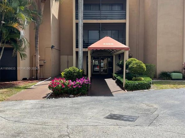 4000 N Hills Drive 32, Hollywood FL 33021
