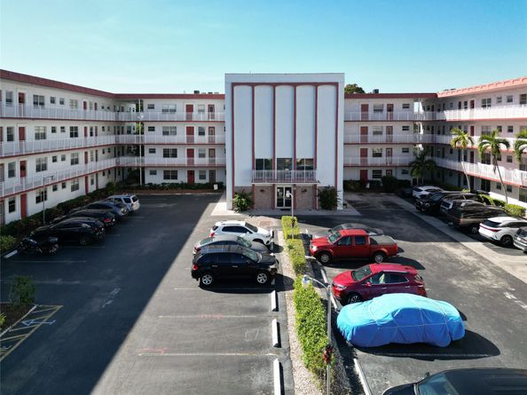 4000 NW 44th Ave 208, Lauderdale Lakes FL 33319