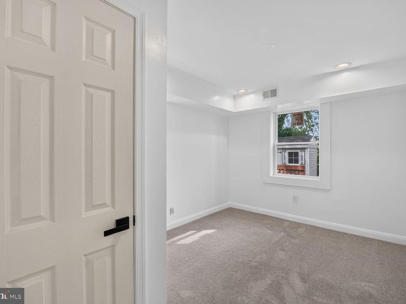 922 47TH Street NE, Washington DC 20019