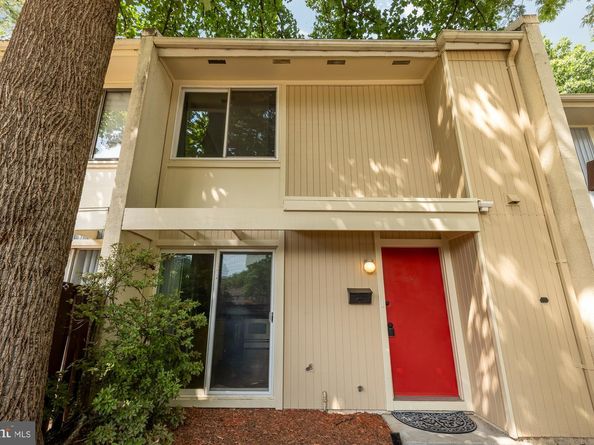 2240 Southgate Square, Reston VA 20191