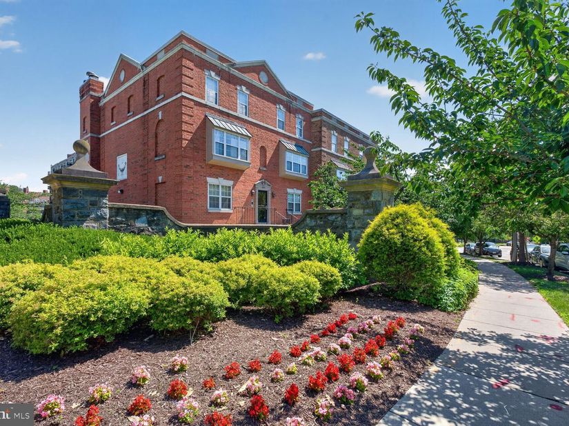 3800 Porter Street NW 302, Washington DC 20016