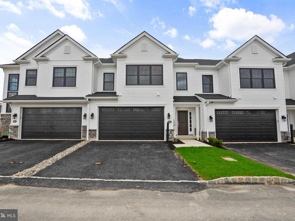 514 Fullerton Farm Court 18, Chalfont PA 18914