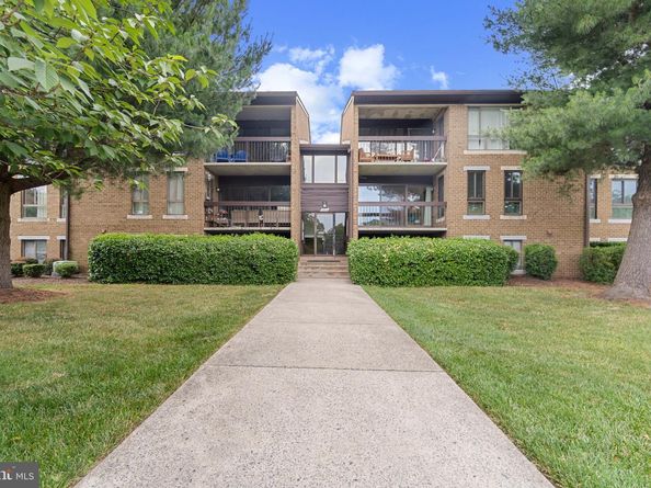 563 Florida Avenue 102, Herndon VA 20170