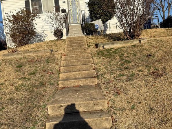 3845 Pinewood Terrace, Falls Church VA 22041