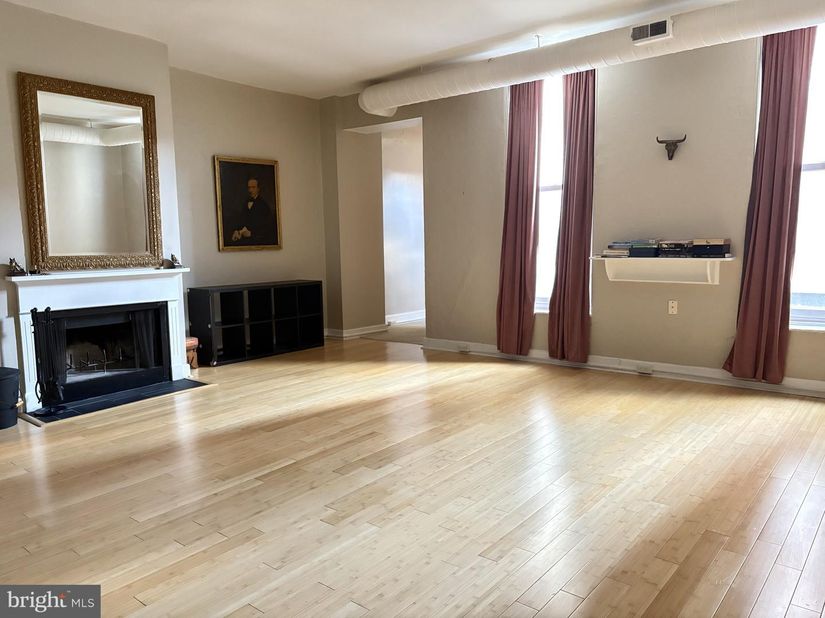 217 Church Street 2R, Philadelphia PA 19106