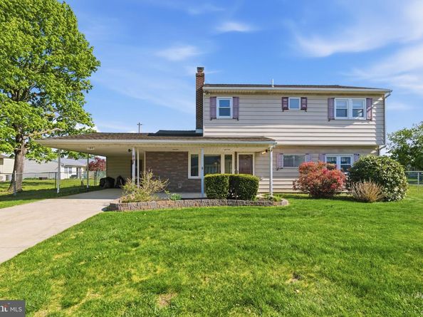 154 Pinewood Drive, Levittown PA 19054