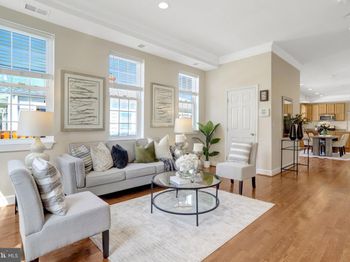 6 E Reed Avenue