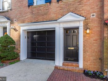 2528 Queen Annes Lane NW
