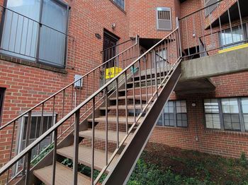 3020 Pineview Court NE