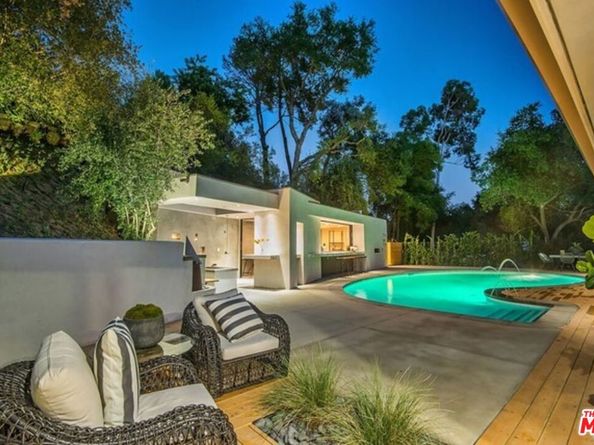 16957 Mooncrest Drive, Encino CA 91436