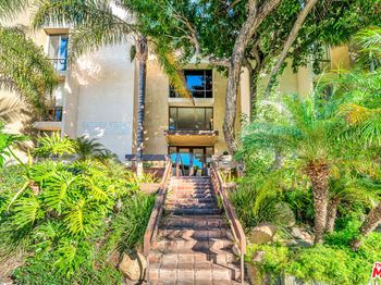 320 S Ardmore Avenue