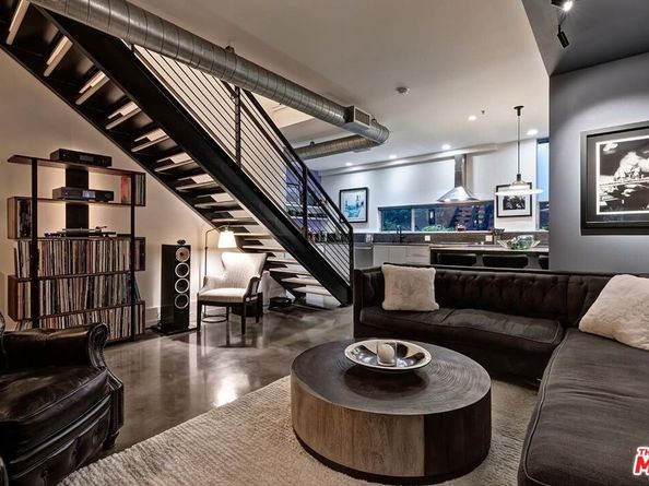 1137 Hacienda Place 104, West Hollywood CA 90069