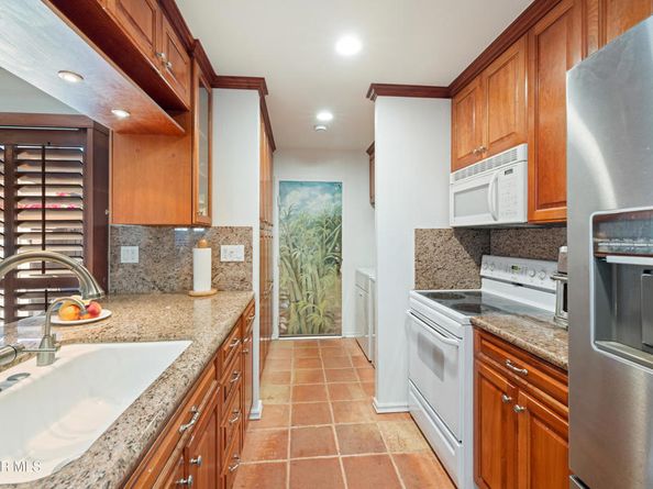 28831 Oakpath Drive 44, Agoura Hills CA 91301