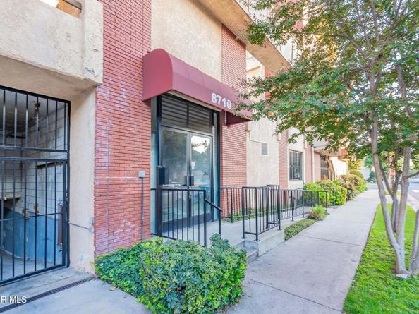 8710 Independence Avenue 307, Canoga Park CA 91304