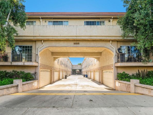 10215 Variel Avenue 11, Chatsworth CA 91311