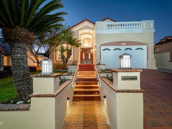 1075 E Tujunga Avenue