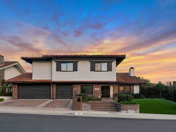 5952 Woodland View Drive