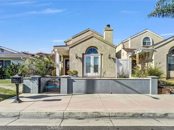 1209 Huntington Street, Huntington Beach CA 92648