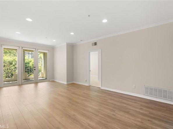 2243 Martin 217, Irvine CA 92612