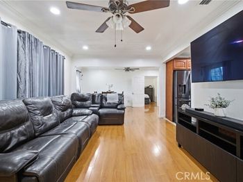 156 E 49th