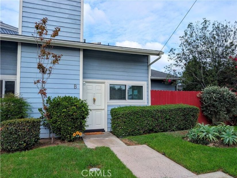 2302 Elden, Costa Mesa CA 92627