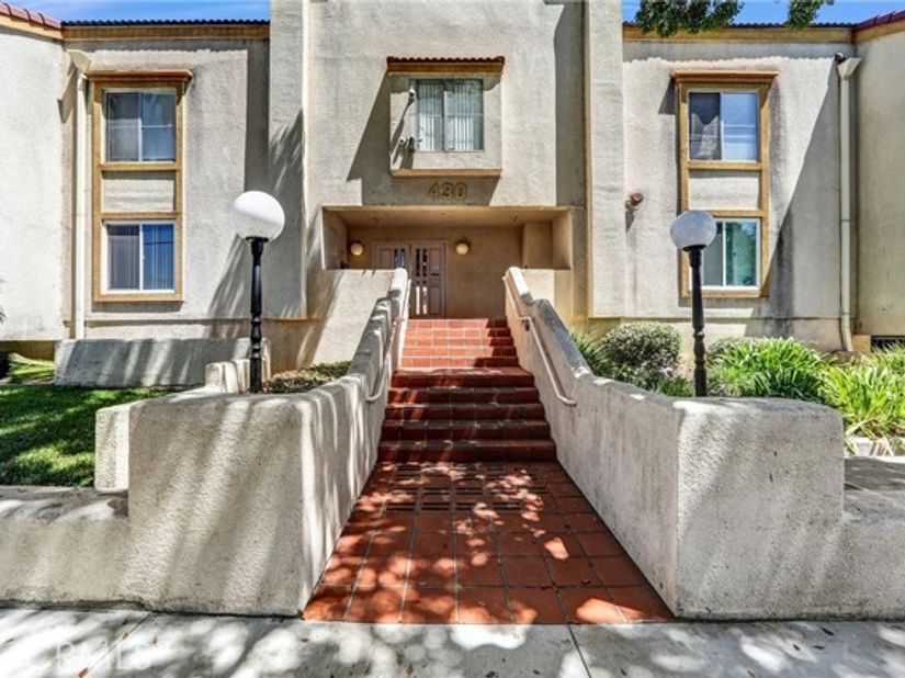 430 N Holliston 104, Pasadena CA 91106