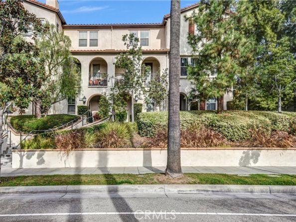 827 E Promenade E, Azusa CA 91702