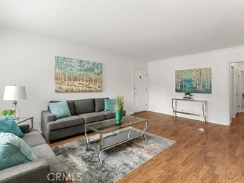 2027 E Appleton