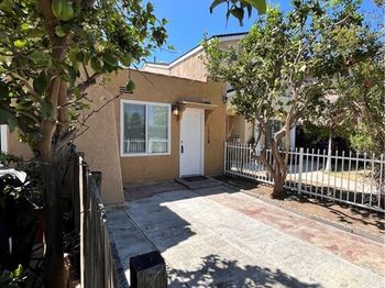 1634 W Parade