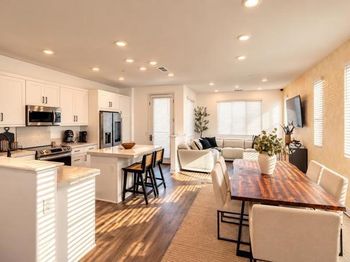 812 Makani St