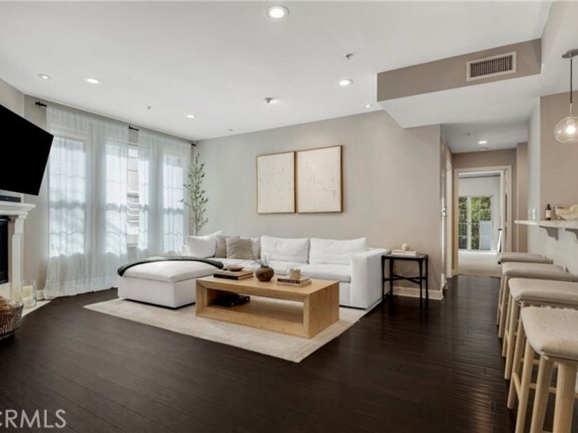 10639 Woodbridge Street 206, Toluca Lake (los Angeles) CA 91602