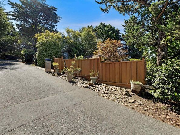 2863 Burton Dr, Oakland CA 94611