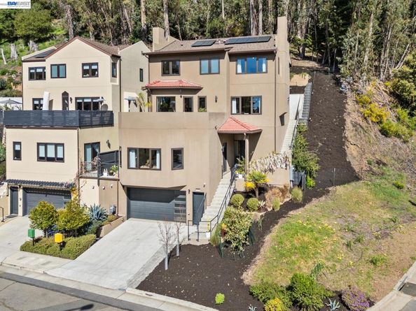 2588 Scout Rd, Oakland CA 94611