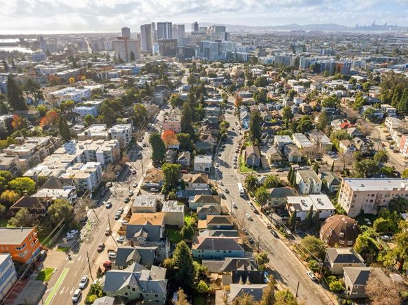 3340 Harrison St, Oakland CA 94611