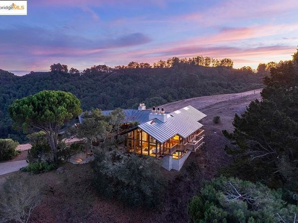 100 Tres Mesas, Orinda CA 94563