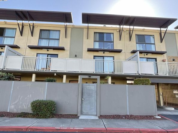 1102 Admiralty Ln, Foster City CA 94404