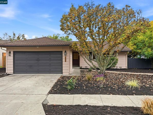 1400 Whitman Rd, Concord CA 94518