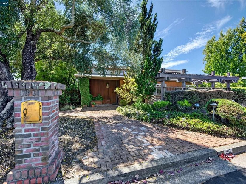 20 Donald Dr, Orinda CA 94563