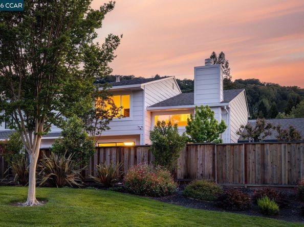 1712 Saint Andrews Dr, Moraga CA 94556