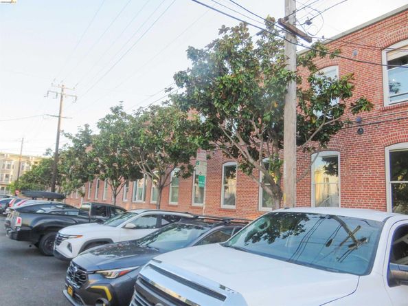 720 York St 212, San Francisco CA 94110